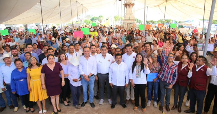 Reafirma Sergio Salomón compromiso con el campo; favorece con sorgo a productores de Acatlán y Huaquechula