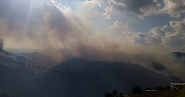 Sigue activo incendio forestal en Zacatlán