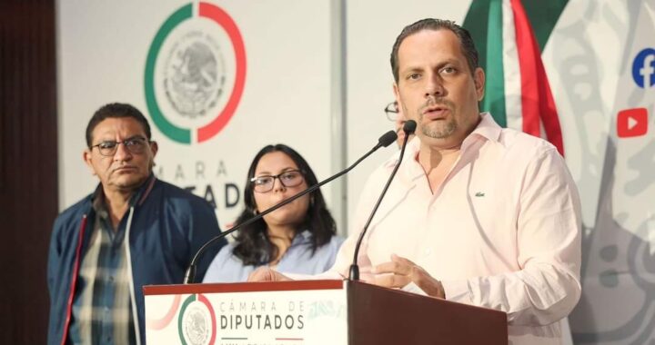 Diputado Alejandro Carvajal acompaña exigencia de docentes de obtener su nombramiento como ATPS
