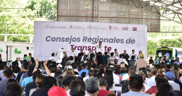 Brinda Gobierno del Estado soluciones a transportistas en Tehuacán