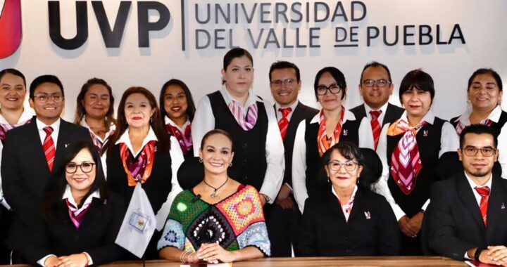 SMDIF Puebla firma convenio con UVP