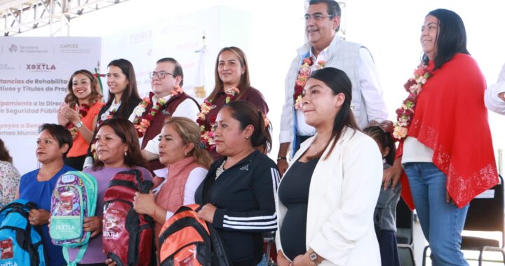 Gobierno de Sergio Salomón hace equipo con la sociedad; entrega obras educativas en Xoxtla