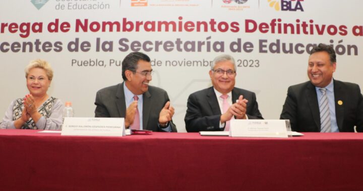 Con entrega de nombramientos, gobierno estatal reconoce docentes y brinda certeza laboral