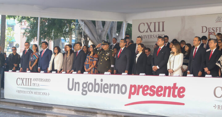Con desfile y entrega de medalla “Carmen Serdán”, Puebla conmemora 113 aniversario de la Revolución Mexicana