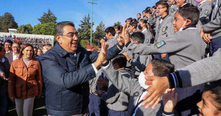 Promueve gobierno el desarrollo integral de los estudiantes: Salomón