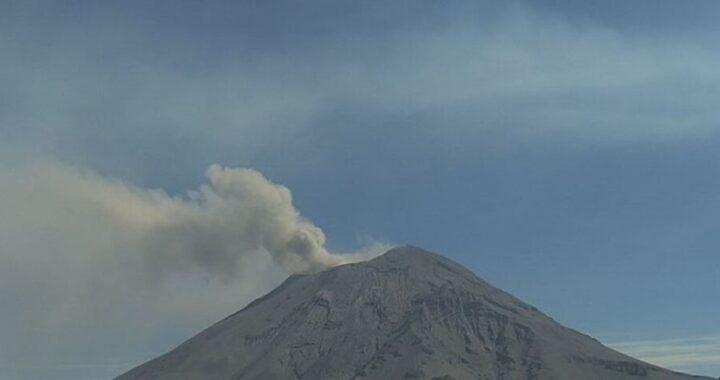 Emite 38 exhalaciones el Popocatépetl; calidad del aire regular