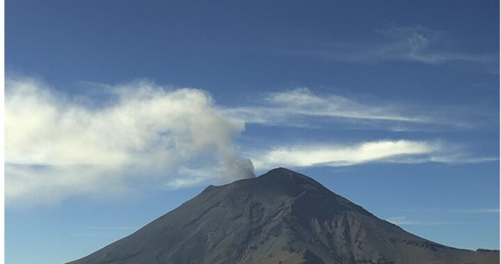 Reportan caída de ceniza intensa del Popocatépetl