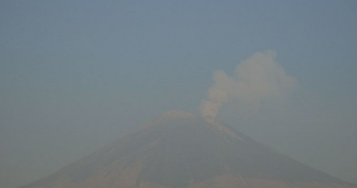 Continúa caída de ceniza más potente del Popocatépetl en capital y las Cholulas