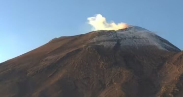 Emite 30 exhalaciones el Popocatépetl; calidad del aire regular