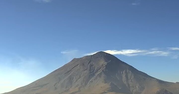 Emite 82 exhalaciones el Popocatépetl; moderada calidad del aire