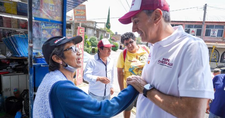 Reciben vecinos a Pepe Chedraui en la colonia 10 de Mayo