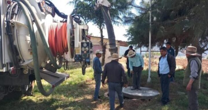 Contribuye gobierno para salvaguardar salud pública en Zacapoaxtla con desazolve