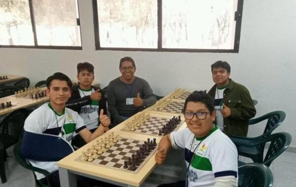 Reconocen aprendiente del COBAEP en Olimpiada Nacional de Química