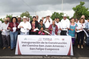 Lidera Sergio Salomón inauguración de construcción del Camino San Juan Amecac- Atzitzihuacán