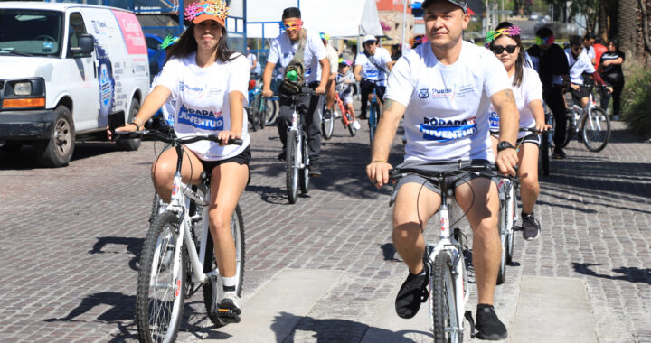 Realizan poblanos un paseo de bicicleta con motivo de “Rodada por la Juventud”