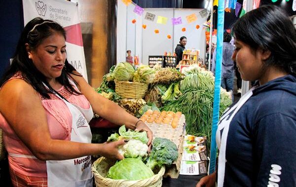 Colaboran beneficiarios del Programa Integral Alimentario en “Expo Puebla Cooperativa 2024”