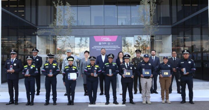 Celebra Ayuntamiento el Día del Policía Municipal entregando condecoraciones a elementos destacados