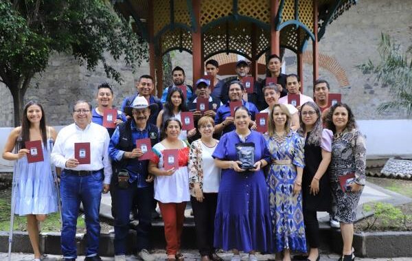 Gobierno entrega credenciales a guías de turistas de tres municipios