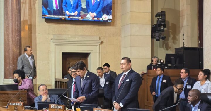 Reciben en reunión histórica concejales de la Ciudad de Los Ángeles a Alejandro Armenta