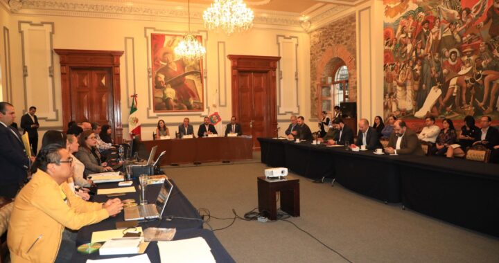 Concreta firma de acta de la entrega-recepción del Ayuntamiento de Puebla