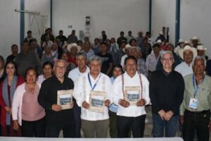 Gobierno presenta libro para fortalecer identidad de pueblos originarios en Teopantlan