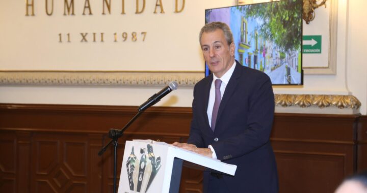 Recibe Gobierno de la Ciudad de Puebla Facsímil del Expediente de Inscripción en la Lista de Patrimonio Mundial