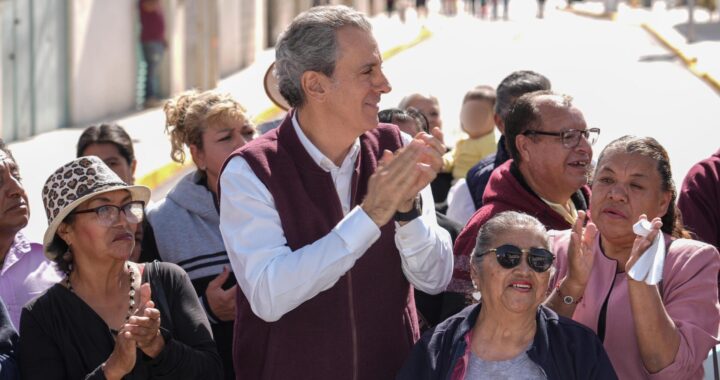 Inaugura Pepe Chedraui pavimentación de la calle Duraznos