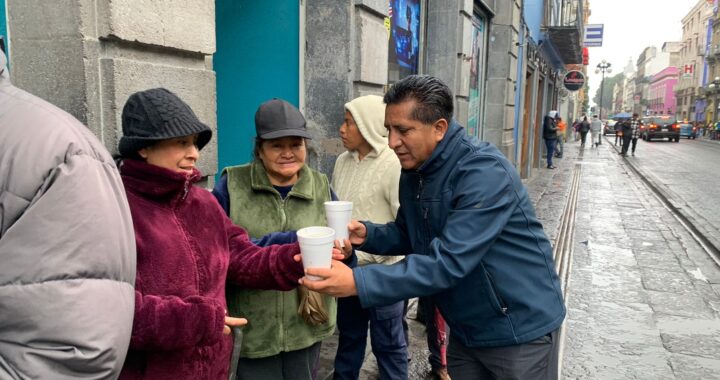 Reciben abuelitos apoyo del programa de Bienestar