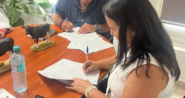 Firman convenio FONACOT e IDAP para afiliar a trabajadoras y trabajadores