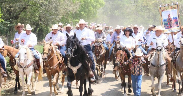 Se une Armenta a la cabalgata más grande en honor a San Isidro Labrador
