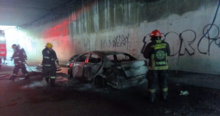 Hallan cadáver calcinado en una cajuela en avenida Nacional por el Periférico